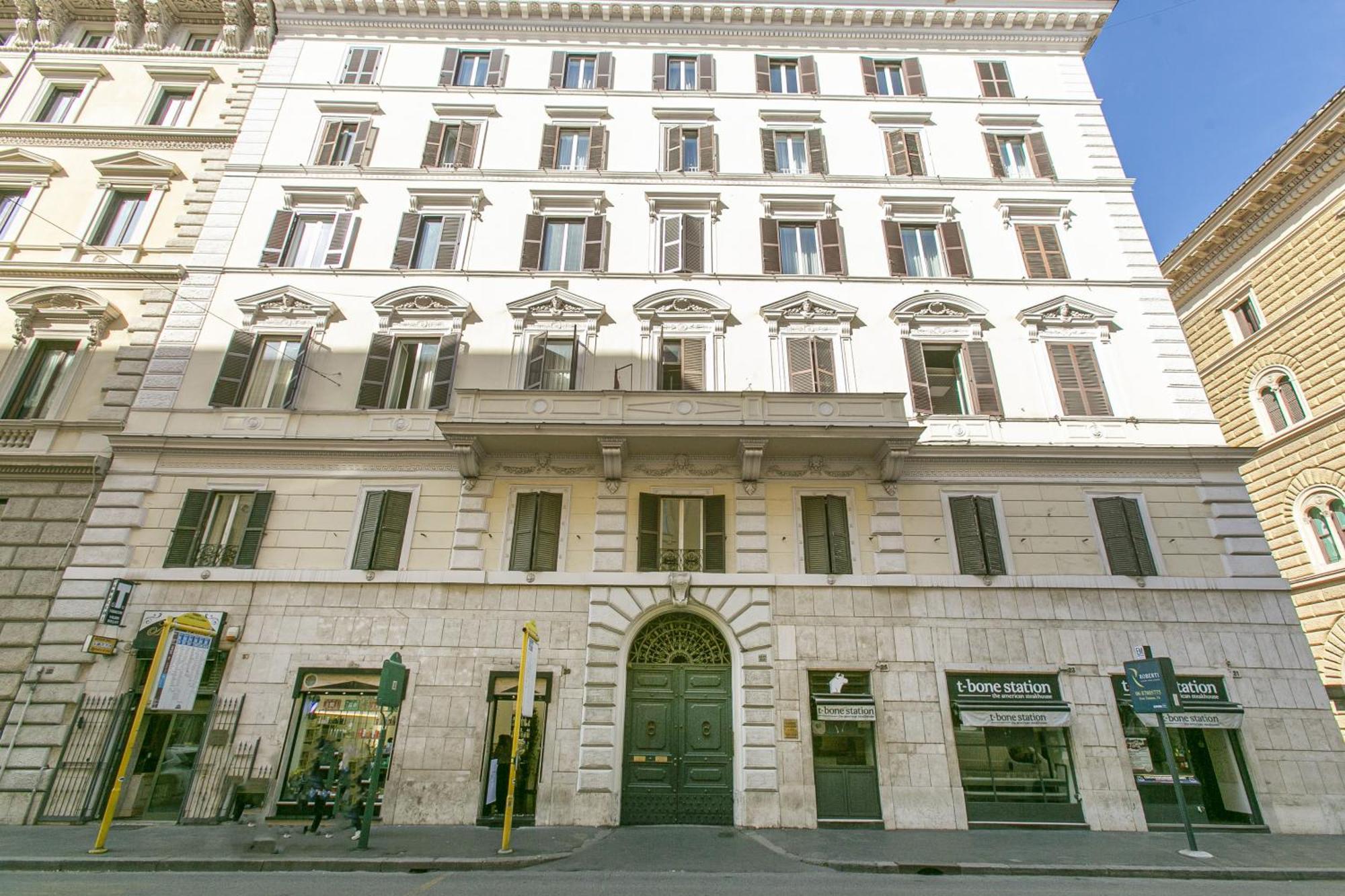 Attico Nel Cuore Di Roma Con Box Privato Per Auto Экстерьер фото